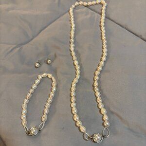 Faux Peal Necklace / Bracelet / Earrings set - Preowned - CL